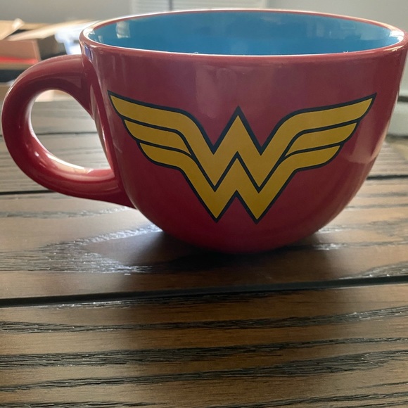 Oversized Wonder Woman Mug - Picture 1 of 4